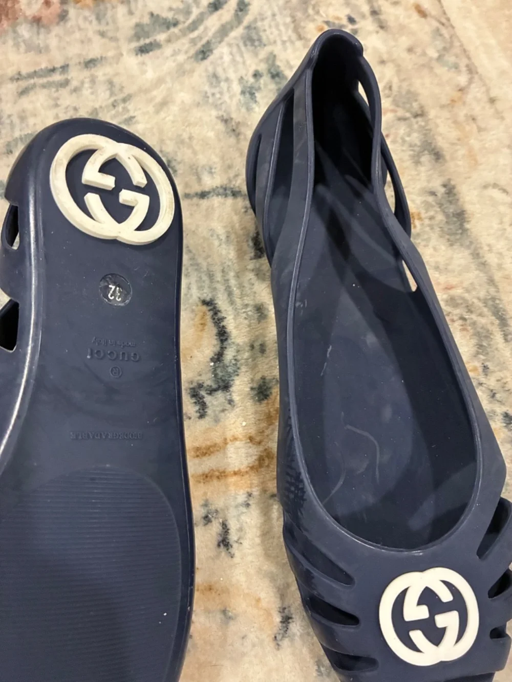 Gucci Navy Blue Jelly Peep-Toe Flats – girls